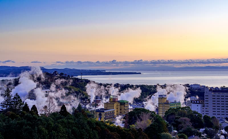 湯けむりたなびく 唯一無比の絶景